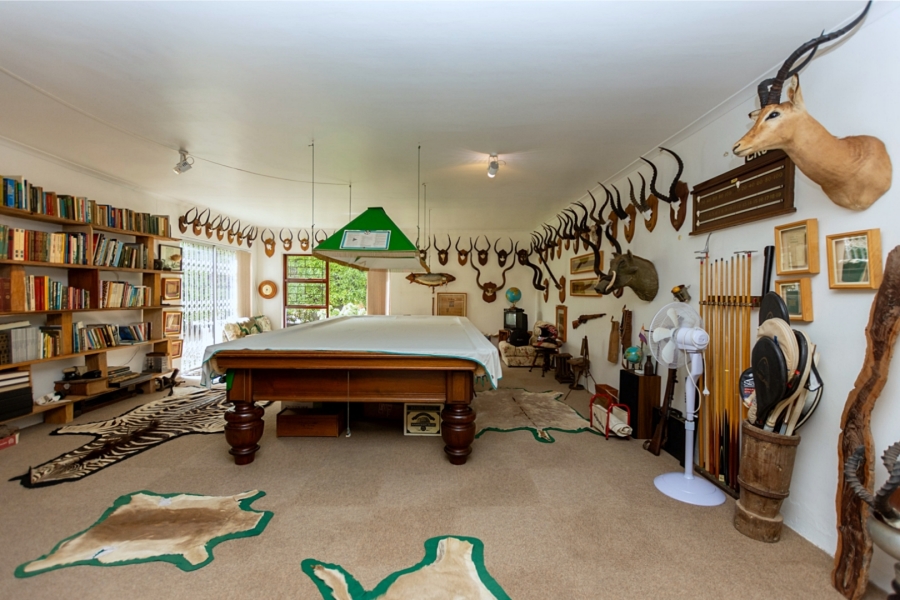 5 Bedroom Property for Sale in Middedorp Western Cape